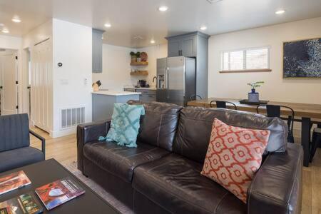 Near Downtown Stylish 2Br With Amazing Patio - 6 Villa Моуаб Екстериор снимка